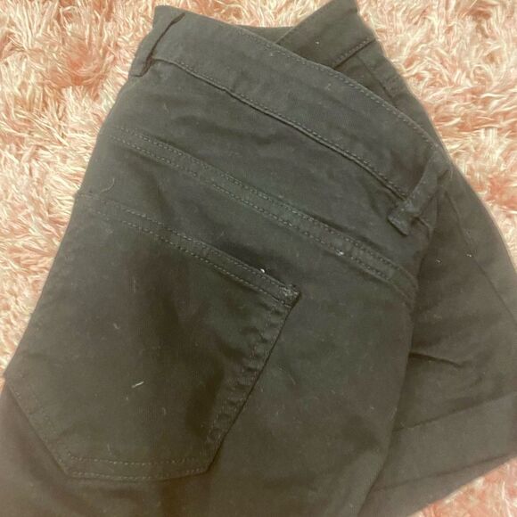 Black shorts  - Picture 3 of 4